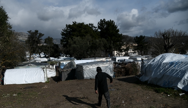 Χίος: Στο “μικροσκόπιο” δύο θάνατοι προσφύγων και μια γέννα έξω από τη ΒΙΑΛ
