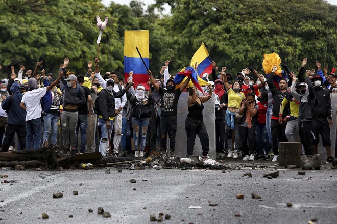 Κολομβία: 17 νεκροί, πάνω από 800 τραυματίες στις διαδηλώσεις κατά της φορολογικής μεταρρύθμισης