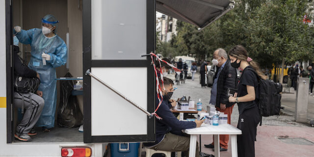 Κορονοϊός – διασπορά: Τα μισά κρούσματα στην Αττική, ρεκόρ στα μοριακά τεστ