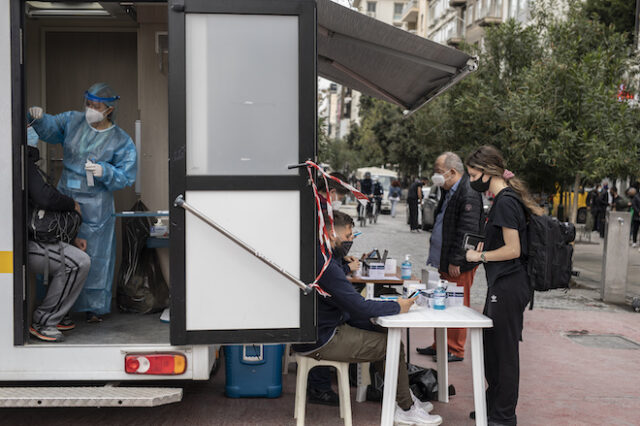 Κορονοϊός – διασπορά: Τα μισά κρούσματα στην Αττική, ρεκόρ στα μοριακά τεστ