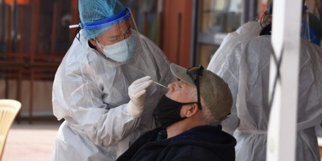 Κορονοϊός – Διασπορά: Συνεχίζει να “βράζει” η Αττική