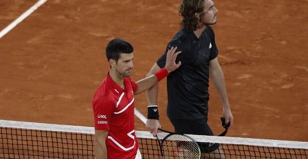 Τζόκοβιτς – Τσιτσιπάς 2-1: Πρόκριση για τον Νόλε σε ματς – θρίλερ
