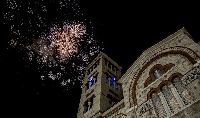 Θεσσαλονίκη: Δικογραφία σε βάρος έξι ιερέων που είπαν το “Χριστός Ανέστη” τα μεσάνυχτα