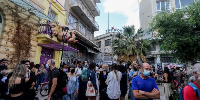 Θέατρο “Εμπρός”: Έσπασαν το τσιμέντωμα του ιστορικού κτιρίου