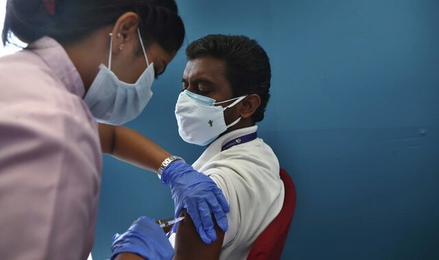 Ινδία: Απειροελάχιστα τα περιστάτικα θρομβώσεων μετά από εμβόλιο AstraZeneca