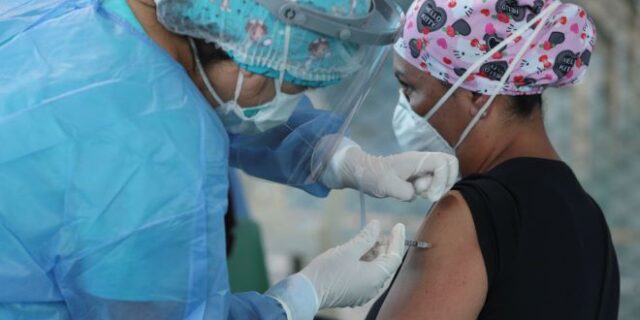 Περού: Εμβολιασμοί με άδειες σύριγγες – Οι αρχές ερευνούν το ενδεχόμενο της μαύρης αγοράς