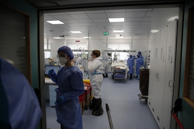 Κορονοϊός: Η μειοψηφία των ανεμβολίαστων αυξάνει τις νοσηλείες
