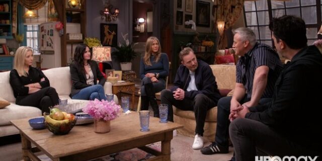 Τα Φιλαράκια: Στη δημοσιότητα το χορταστικό τρέιλερ, και κάτι μπήκε στο μάτι μας