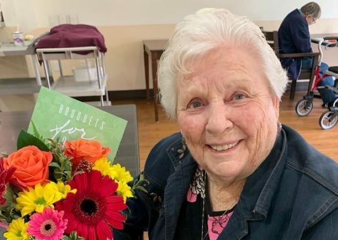 Καναδάς: Τα δωρεάν λουλούδια που φέρνουν χαμόγελα στους ηλικιωμένους