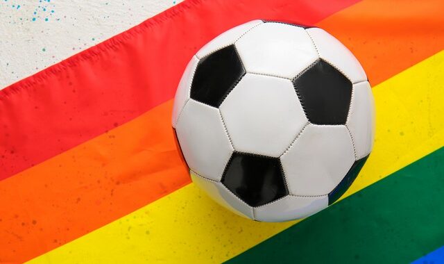 Γαλλία: Στα χρώματα των ΛΟΑΤΚΙ+ οι φανέλες των ομάδων το ερχόμενο Σαββατοκύριακο