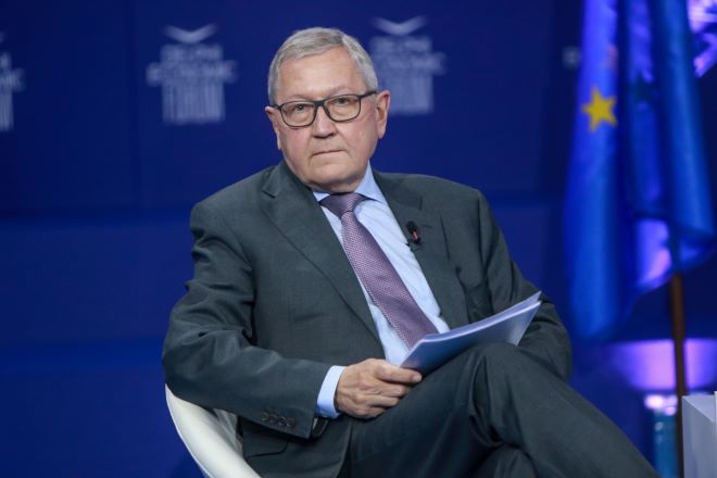 Regling: Θα απαιτηθούν χρόνια για την τραπεζική ενοποίηση στην ΕΕ