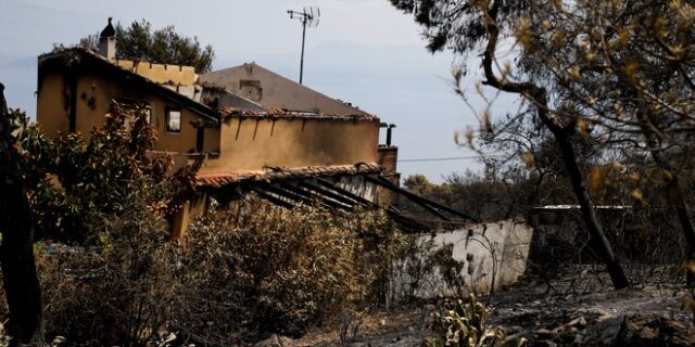Φωτιά στα Γεράνεια Όρη: Κυβερνητικό κλιμάκιο στο Αλεποχώρι
