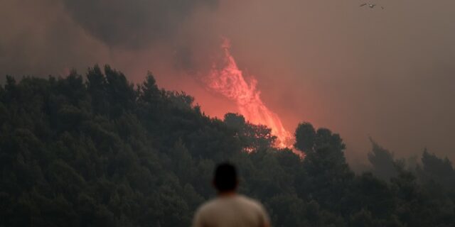 Φωτιά στα Γεράνεια Όρη: Παραμένουν οι αναζωπυρώσεις – Ακόμη μία ολονύχτια μάχη
