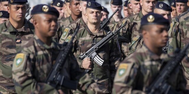 Γαλλία: Στρατιωτικοί προειδοποιούν για εμφύλιο