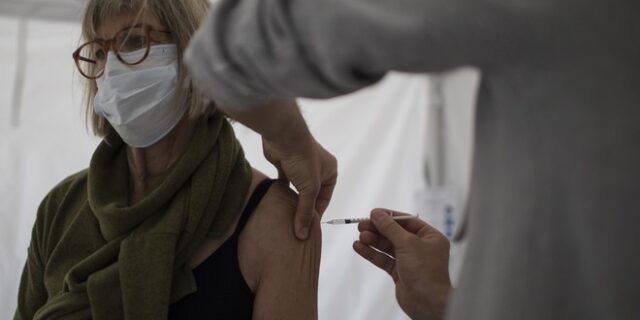 Γαλλία: Εντοπίστηκε εστία “ανησυχητικής” μετάλλαξης στο Μπορντό
