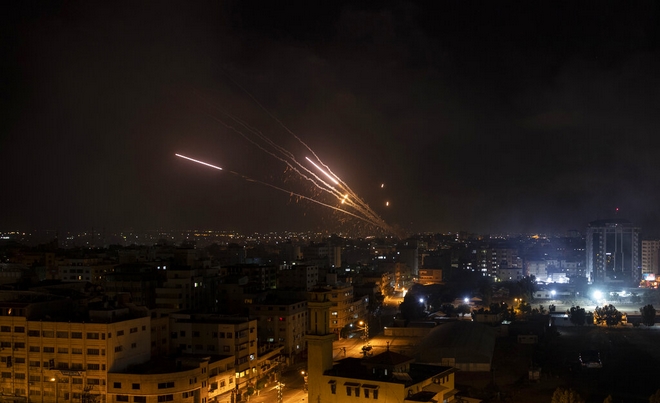Ισραήλ: Έκρηξη ανοικτά του Τελ Αβίβ από ρουκέτες που εκτοξεύθηκαν από τη Γάζα