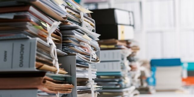 Ανίκητη Γραφειοκρατία: Μέχρι και 4 μήνες καθυστέρηση για να πάρουν πίσω τα χρήματα για τη θεραπεία των παιδιών τους