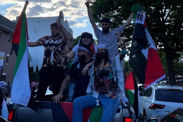 Η Μπέλα Χαντίντ σε πορεία αλληλεγγύης για την Παλαιστίνη