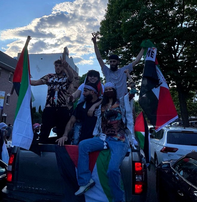 Η Μπέλα Χαντίντ σε πορεία αλληλεγγύης για την Παλαιστίνη