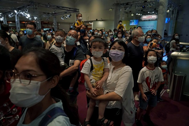 Εμβόλιο κορονοϊού: “Δύσπιστο” το Χονγκ Κονγκ – Εκατομμύρια δόσεις στα σκουπίδια