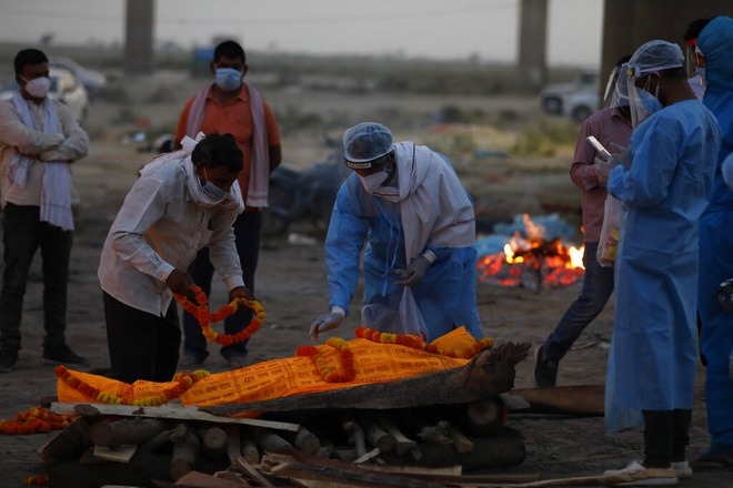 Ινδία: Δεκάδες πτώματα ξεβράστηκαν στις όχθες του Γάγγη