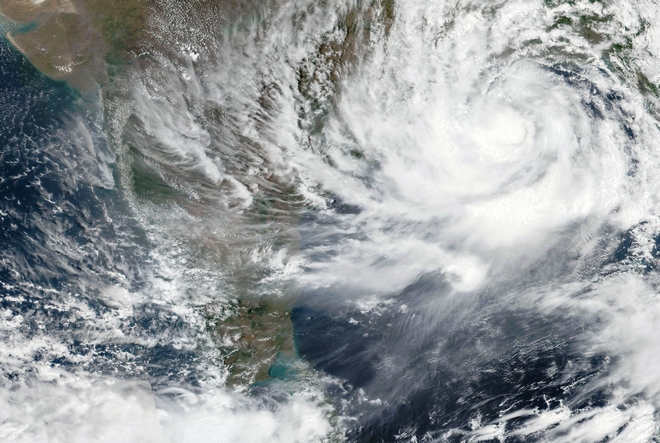 Ο κυκλώνας Γιας έφτασε στις αντολικές ακτές της Ινδίας