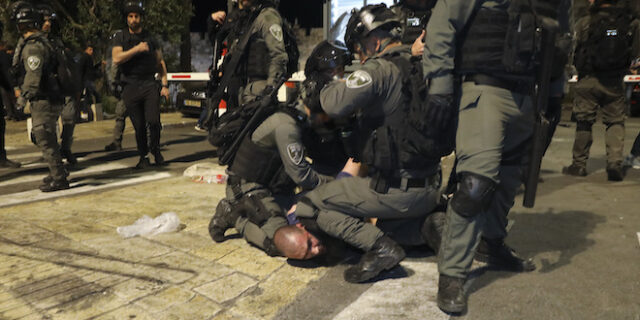 Ιερουσαλήμ: 180 τραυματίες στις σφοδρότερες συγκρούσεις των τελευταίων ετών