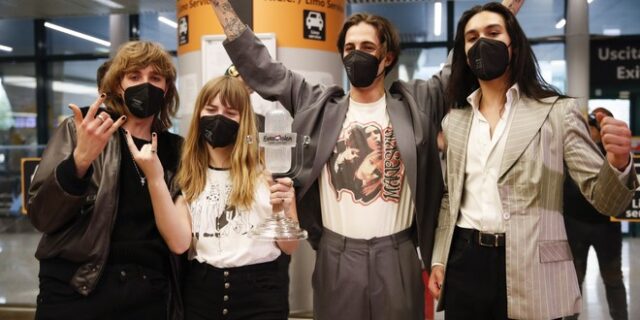 Eurovision 2021: Πανηγυρική υποδοχή των Maneskin στην Ιταλία – Η αναφορά στην Ελλάδα