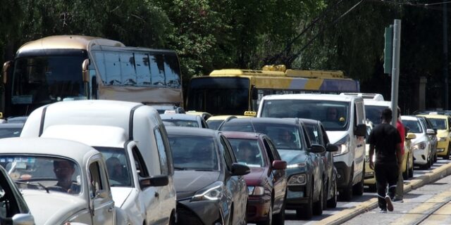 Κίνηση στους δρόμους: Μποτιλιάρισμα σε πολλά σημεία του Λεκανοπεδίου