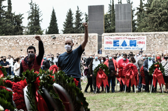 Πρωτομαγιά: Κατάθεση στεφανιού στο Σκοπευτήριο Καισαριανής από ΚΚΕ και ΚΝΕ