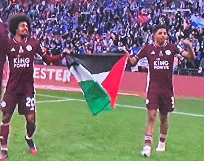 Για μια παλαιστινιακή σημαία: Οι παίκτες της Λέστερ και η “ενοχή” του Αμπράμοβιτς