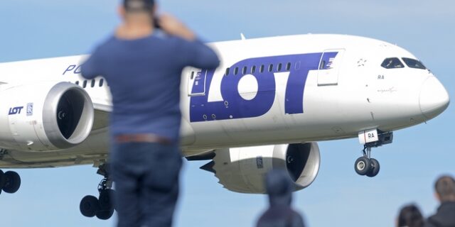 Η LOT συνδέει 6 πολωνικά αεροδρόμια με 14 ελληνικούς προορισμούς