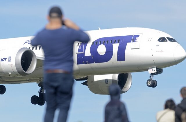 Η LOT συνδέει 6 πολωνικά αεροδρόμια με 14 ελληνικούς προορισμούς