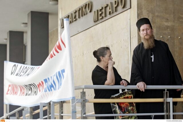 Μονή Εσφιγμένου: Μείωση ποινών για τους μοναχούς με τις “ιερές μολότοφ”