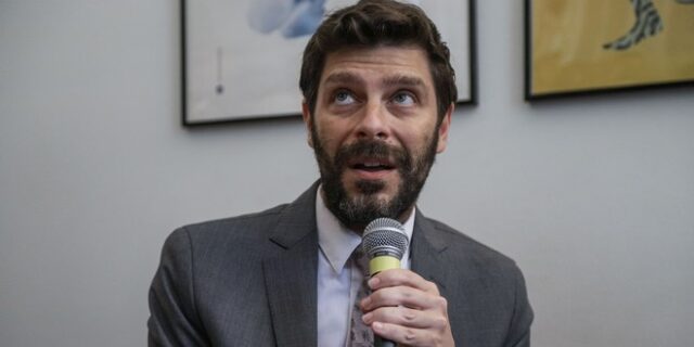 Η γκάφα του Νικόλα Γιατρομανωλάκη με την πληρότητα και τον εμβολιασμό