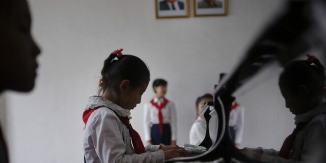 Ορφανά παιδιά της Βόρειας Κορέας “επέλεξαν” να εργαστούν σε ανθρακωρυχείο, εργοστάσια και δάση