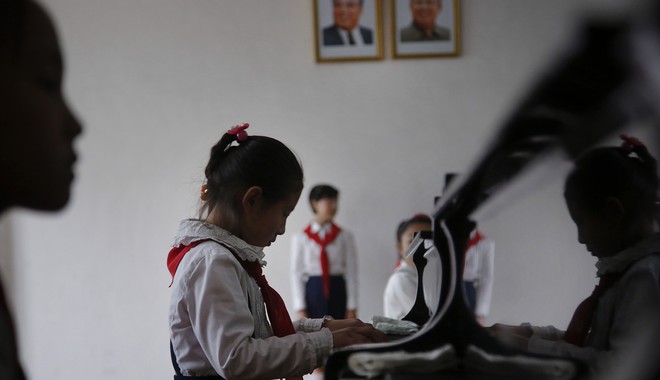Ορφανά παιδιά της Βόρειας Κορέας “επέλεξαν” να εργαστούν σε ανθρακωρυχείο, εργοστάσια και δάση