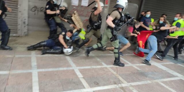 Υπουργείο Εργασίας: Χημικά και ξύλο μεταξύ αστυνομικών και οικοδόμων