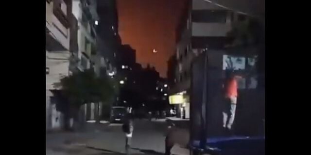 Παλαιστίνη – συγκλονιστικό βίντεο: Παιδιά παίζουν την ώρα των βομβαρδισμών