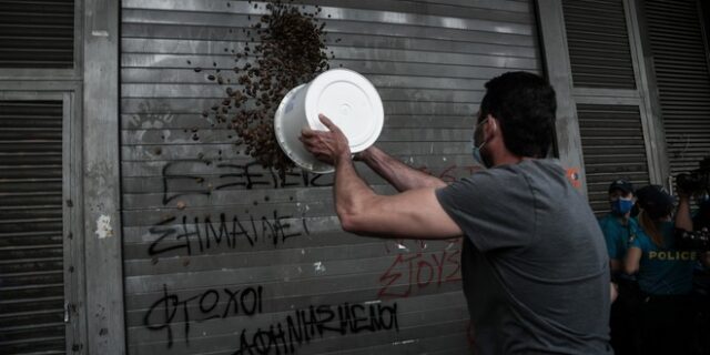 “Κατάργηση 8ωρου” καταγγέλλουν τα συνδικάτα και το ΠΑΜΕ – Μαζικό συλλαλητήριο την Πέμπτη