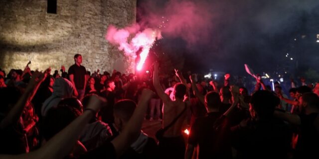 ΠΑΟΚ: Οι πανηγυρισμοί φιλάθλων στον Λευκό Πύργο