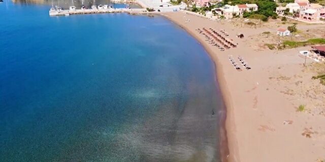 Ερείκουσα: Δείτε το βορειότερο κατοικήσιμο νησί του Ιονίου πελάγους από ψηλά