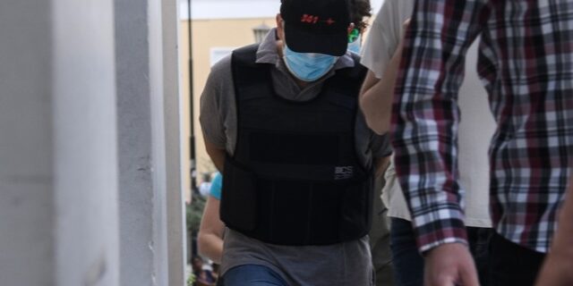Ψευτογιατρός: Προσωρινά κρατούμενος ο “Dr. Kontos” για το “μαύρο χρήμα” από ασθενείς