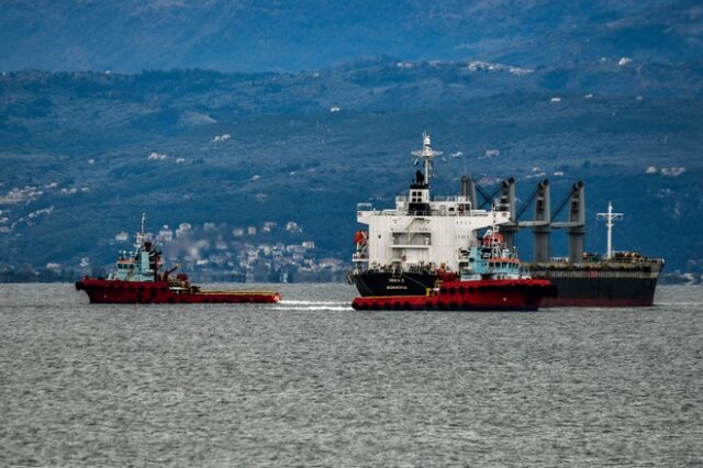 Στυλίδα: Αποκολλήθηκε το φορτηγό πλοίο που προσάραξε σε λασπώδη βυθό