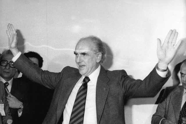 Ο Μητσοτάκης ξηλώνει τους νόμους του Ανδρέα