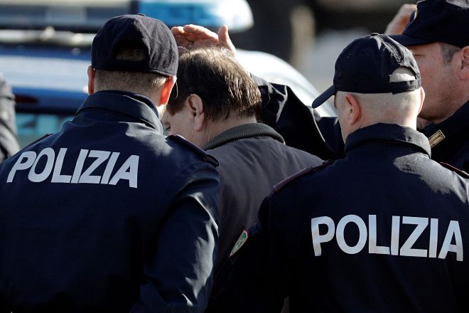 Σικελία: Μετέφερε όπλα και ναρκωτικά σε ιδιωτικό τζετ
