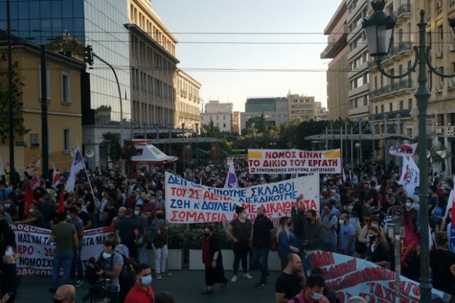 Στα Προπύλαια το ΠΑΜΕ ενάντια στο νομοσχέδιο για τα εργασιακά – Κλειστή η Πανεπιστημίου