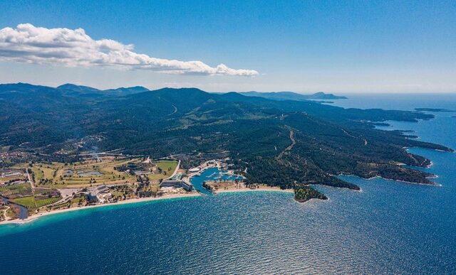 Στις “ράγες” το νέο Πόρτο Καρράς