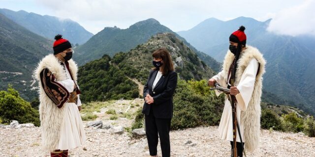 Σακελλαροπούλου: Η ανδρεία και η προσήλωση στο ιδανικό της ελευθερίας ενέπνευσαν σεβασμό και δέος