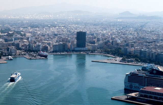 Σε εξέλιξη τα έργα στο Piraeus Tower – Πότε θα ολοκληρωθεί το έργο